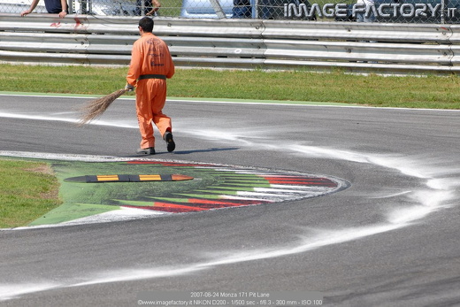 2007-06-24 Monza 171 Pit Lane